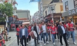 İzmir’de davullu zurnalı seçim çalışması
