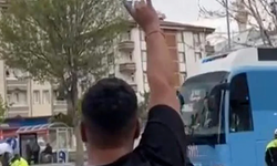 Kılıçdaroğlu'nun seçim otobüsüne bozkurt yapan gence yanıt