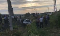 İstanbul Çatalca'da yolcu treni otomobile çarptı