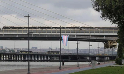Haliç Köprüsü'ne trans bayrağı açıldı