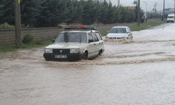 Konya'da sağanak: Ev ve iş yerlerini su bastı