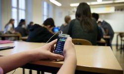 Hollanda'da okullarda cep telefonu yasağı