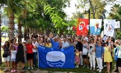 Muratpaşa’nın plajları için mavi bayrak töreni