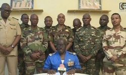 Fransa, Nijer'deki cuntanın kararlarını tanımadığını duyurdu