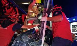 Yolcu otobüsü betin miksere çarptı: 44 kişi yaralı