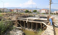 Akçay Pina Deresi’ne yeni köprü yapılıyor