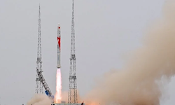 Çin, dünyanın ilk metanla çalışan roketini uzaya fırlattı