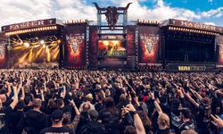 Dünyanın en büyük heavy metal festivalini sel bastı!