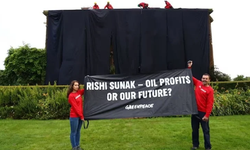 Çevre aktivislerinden İngiltere başbakanına eylem: Petrol kârı mı yoksa geleceğimiz mi?