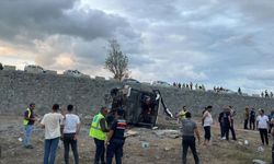 Kemerburgaz'da servis otobüsü kaza yaptı: 29 yaralı