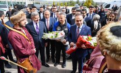 'Uzay turisti' Gezeravcı şehir şehir AKP etkinliklerini geziyor