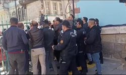 Kütahya'da MHP'liler geçersiz oyların sayıldığı salona zorla girmeye çalıştı