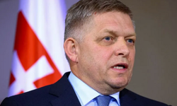 Slovakya başbakanına silahlı saldırı: Karnından vuruldu