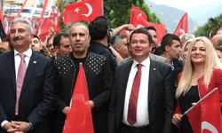 Haluk Levent, Osmangazili gençlerin 19 Mayıs coşkusuna ortak oldu