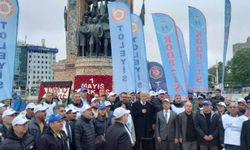 TÜRK-İŞ, HAK-İŞ ve Memur-Sen Taksim Anıtı'na çelenk bıraktı