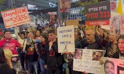 İsrailliler, ateşkes için Tel Aviv'de sokaklara çıktı