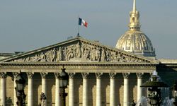 Fransa’da sol, erken seçimler için “Halk Cephesi” kuruyor