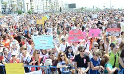 İzmir'de hayvanseverlerden 'uyutma' teklifine karşı protesto