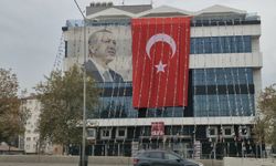 "O’nun posterini asmayanlara tek kelime… Utanın!"