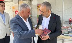 Başkan Özmen'den Eyüpsultan Kitap Fuarı'na ziyaret