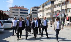 Edremit Belediyesi Akçay'daki kapalı pazaryeri çevresini yeniledi