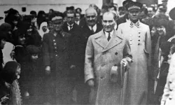 Bir askerin gururlu yürüyüşü: Atatürk’ün gölgesinde dünya l Suat Umutlu yazdı...