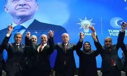 Erdoğan AK Parti’ye Katılan Belediye Başkanlarına Rozet Taktı