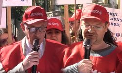 Türk Öğretmenler İtalyan Lisesi Önünde Eşitsizliği Protesto Etti