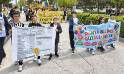 Eğitim-Sen’den Bakan Tekin’e düşük notlu karne pankartı
