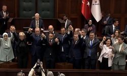 Nimet Özdemir AK Parti rozetini taktı