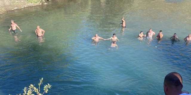 Tunceli'de çaya giren iki arkadaştan biri boğuldu