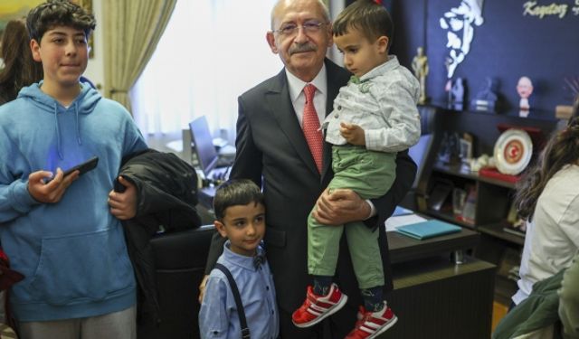 Kılıçdaroğlu Meclis'te depremzede çocuklarla buluştu