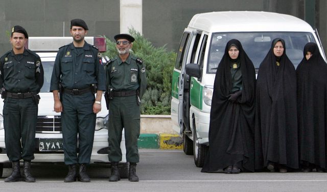 İran'da 'Ahlak polisi' artık gözaltına alamayacak