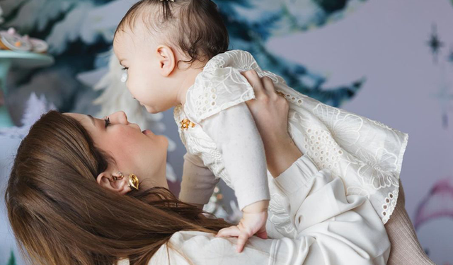 Hazal Kaya'nın kızı ilk kez göründü!