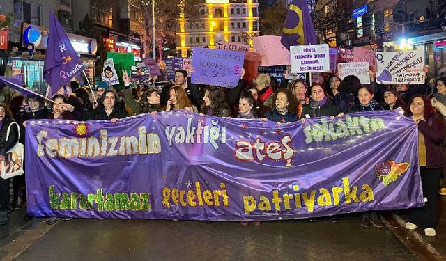 Ankara'da kadınlar Feminist Gece Yürüyüşü'nde buluştu