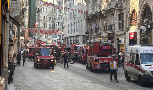 İstiklal Caddesi'nde yangın