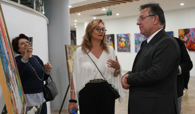 Sarıyer'de 'Sanatın İzinde' karma sergisi açıldı