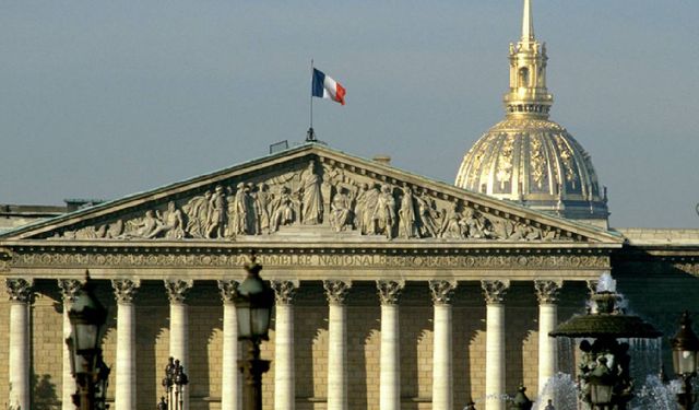 Fransa’da sol, erken seçimler için “Halk Cephesi” kuruyor