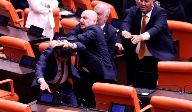 AKP'li Karaismailoğlu, Meclis'te DEM Partili Bozan'a saldırdı!