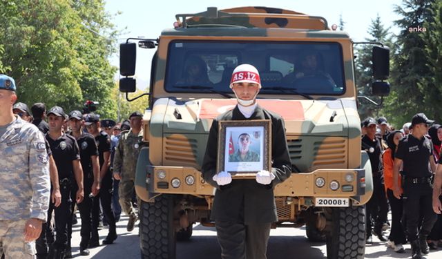 KKTC'deki trafik kazasında şehit olan Piyade Er Uğurcan Işık, memleketinde son yolculuğuna uğurlandı