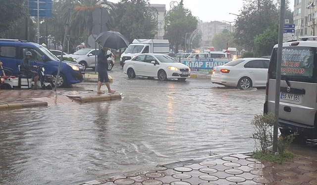 Sağanak yağış Samsun'u vurdu