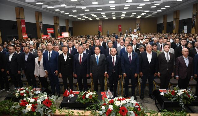 Esenyurt tarihinde bir ilk: CHP’ye 5 farklı partiden 10 bin kişilik rekor katılım