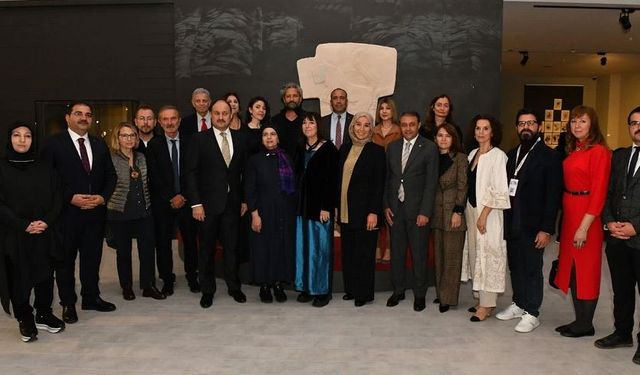 Taş Tepeler Çağdaş Sanat İnisiyatifi "Dünün Ötesinde" sergisiyle Şanlıurfa Arkeoloji Müzesi’nde l Berkiz Berksoy yazdı