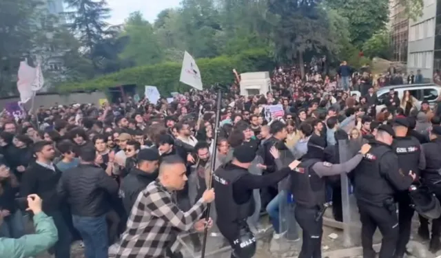 Küçük kızlara istismarı öven sapığı koru, protesto eden öğrencileri zindana at! l Yılmaz Dikbaş yazdı...