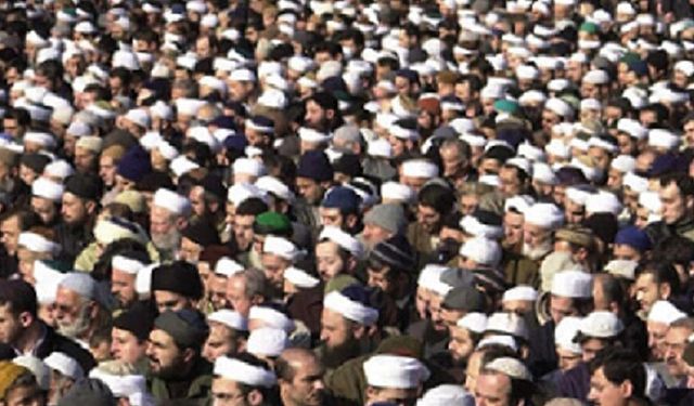 İslam kimliği dayatmak Orta Çağ'a özgüdür ve suçtur l Rıza Zelyut yazdı...