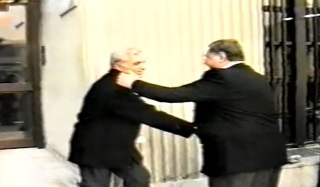 Herkesi kucaklamak l Yılmaz Dikbaş yazdı...