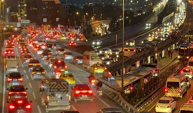 İstanbul trafiği felç:  Yoğunluk %85'i gördü