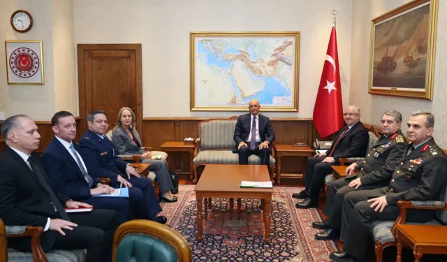 Güler-Barrack görüşmesindeki oturma düzeni tartışma yarattı