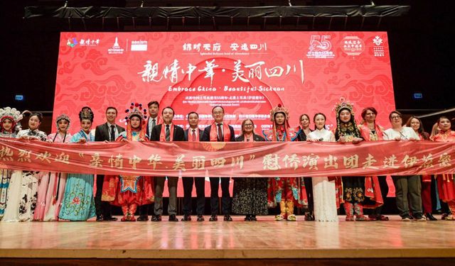 İzmir'de Çin Yeni Yılı Kutlandı: Kültürler Sahneye Taşındı