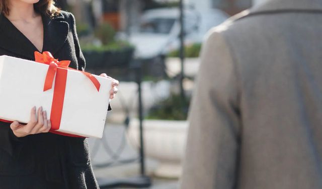 Sevgililer Günü Çarşıyı Hareketlendirdi, Esnaf Nefes Aldı